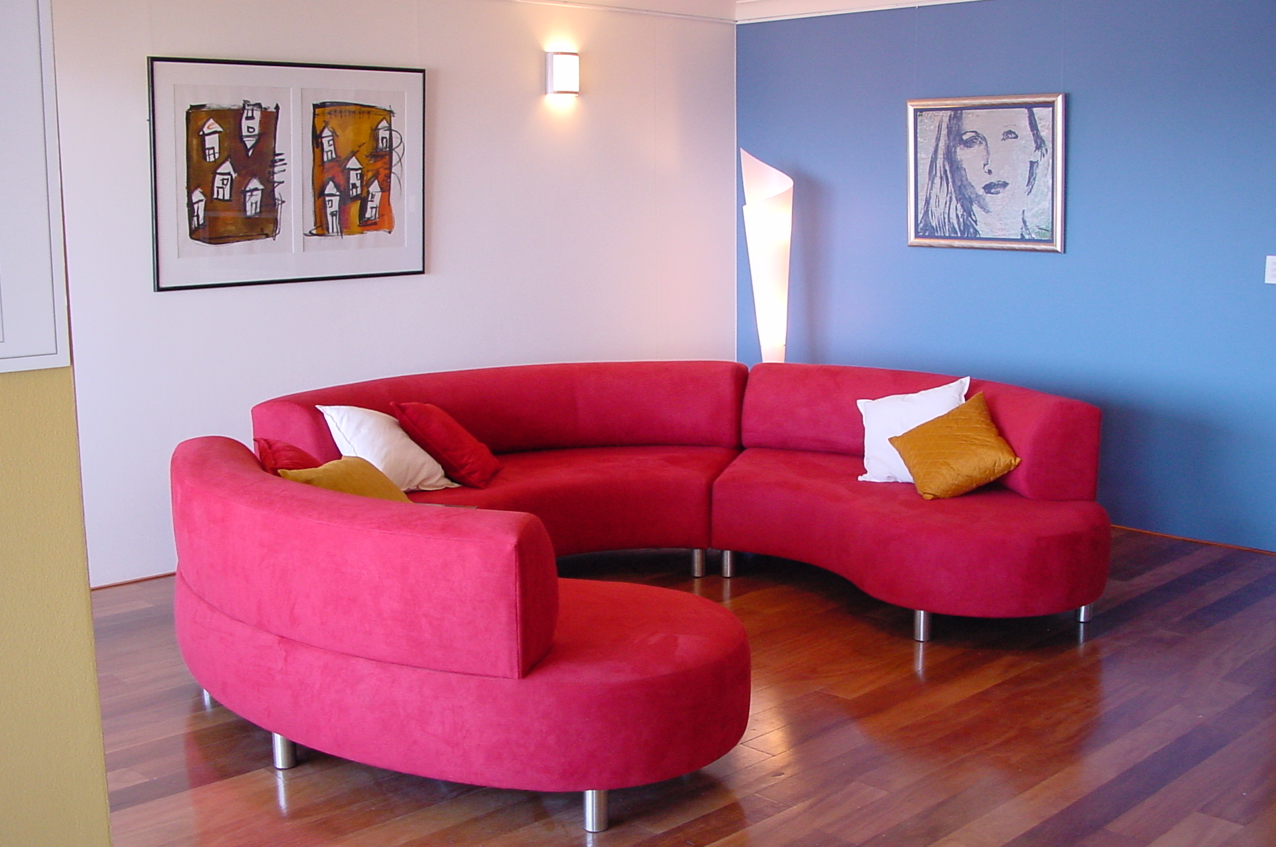 scarlet lounge